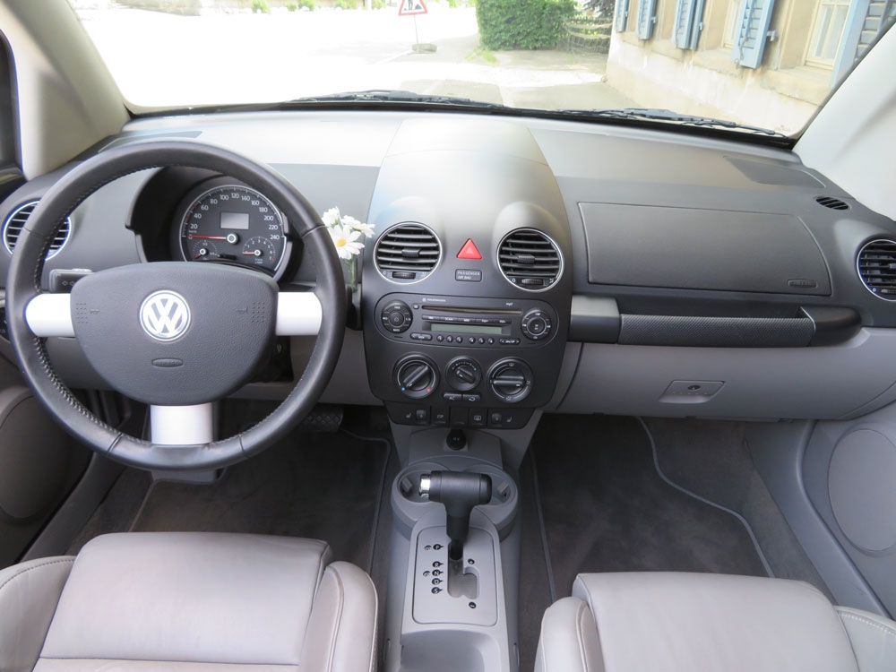 VW Beetle 2.0 Cabriolet